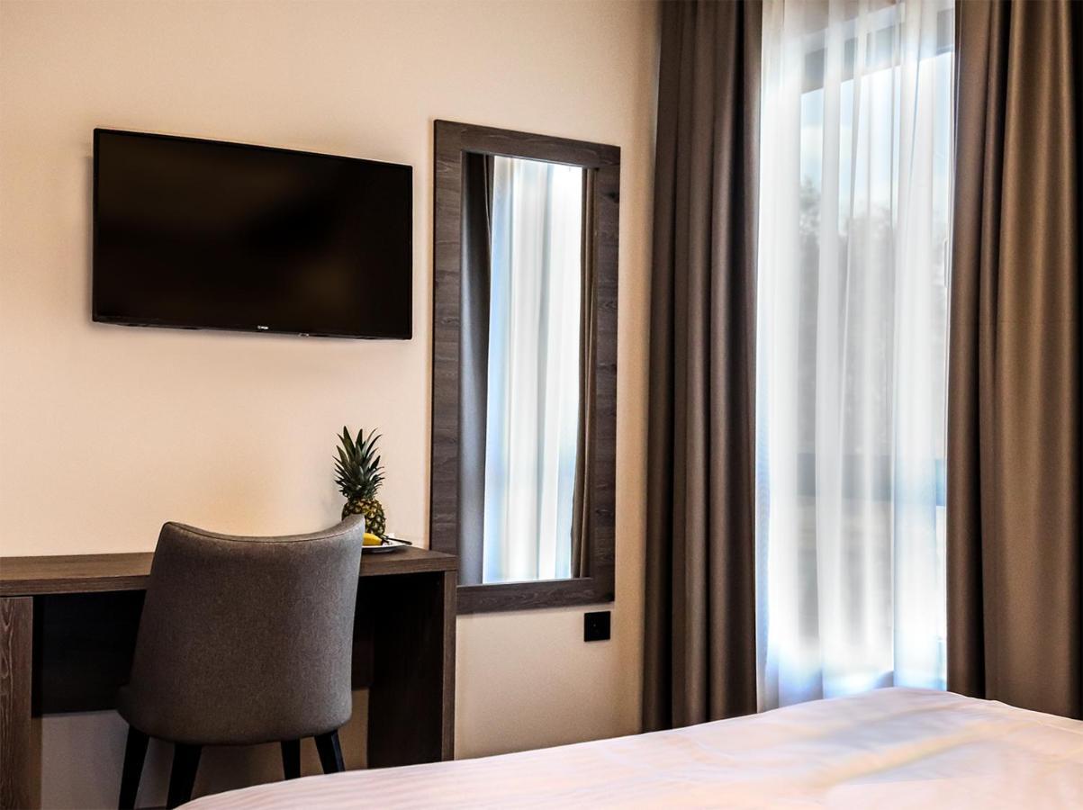 New Garni Hotel Filia Nova Pazova Екстериор снимка
