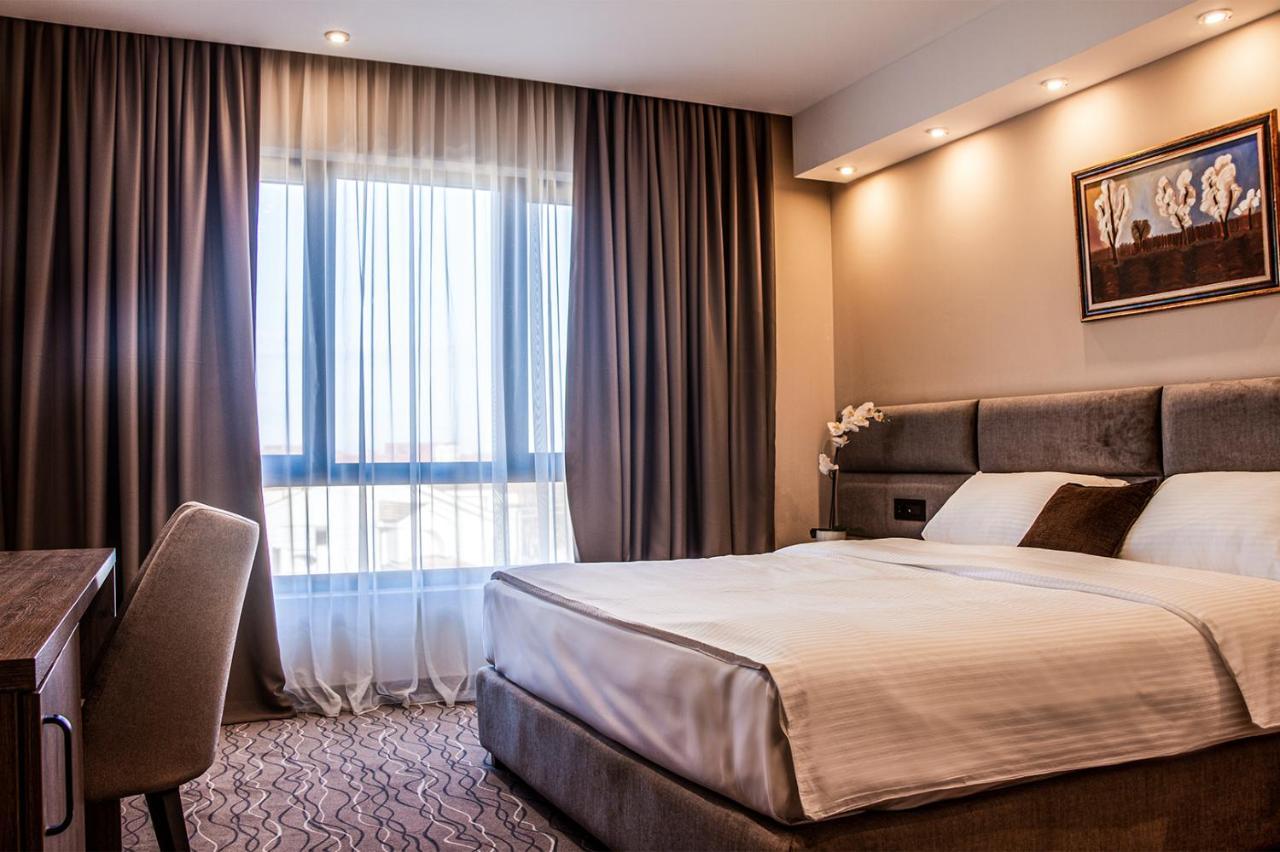 New Garni Hotel Filia Nova Pazova Екстериор снимка
