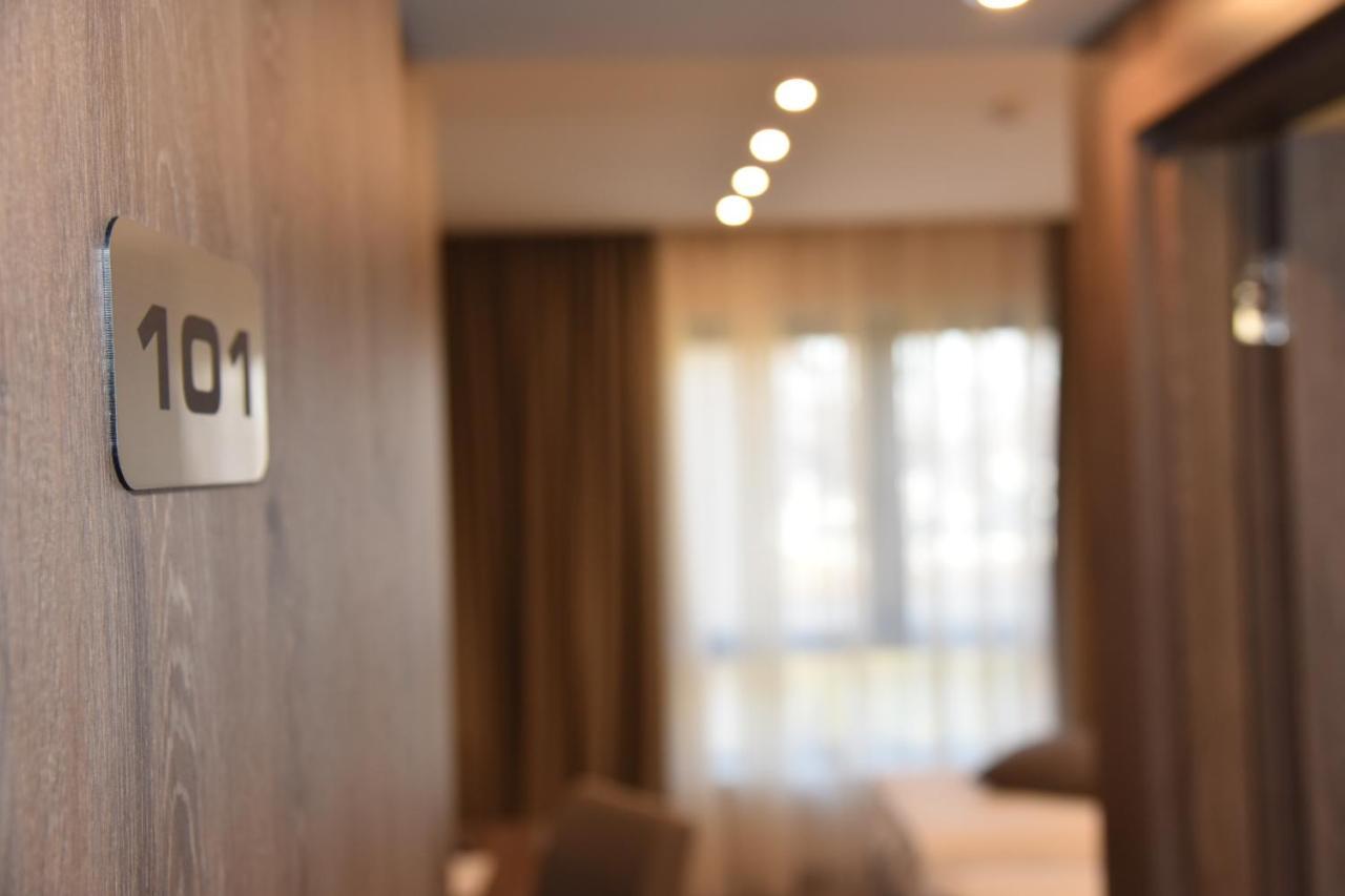 New Garni Hotel Filia Nova Pazova Екстериор снимка