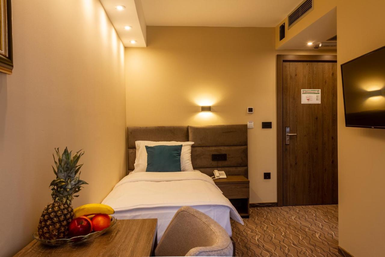 New Garni Hotel Filia Nova Pazova Екстериор снимка