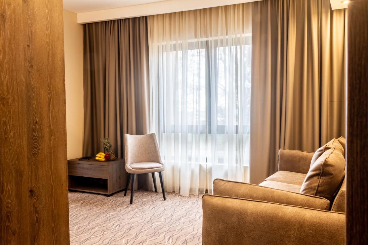 New Garni Hotel Filia Nova Pazova Екстериор снимка