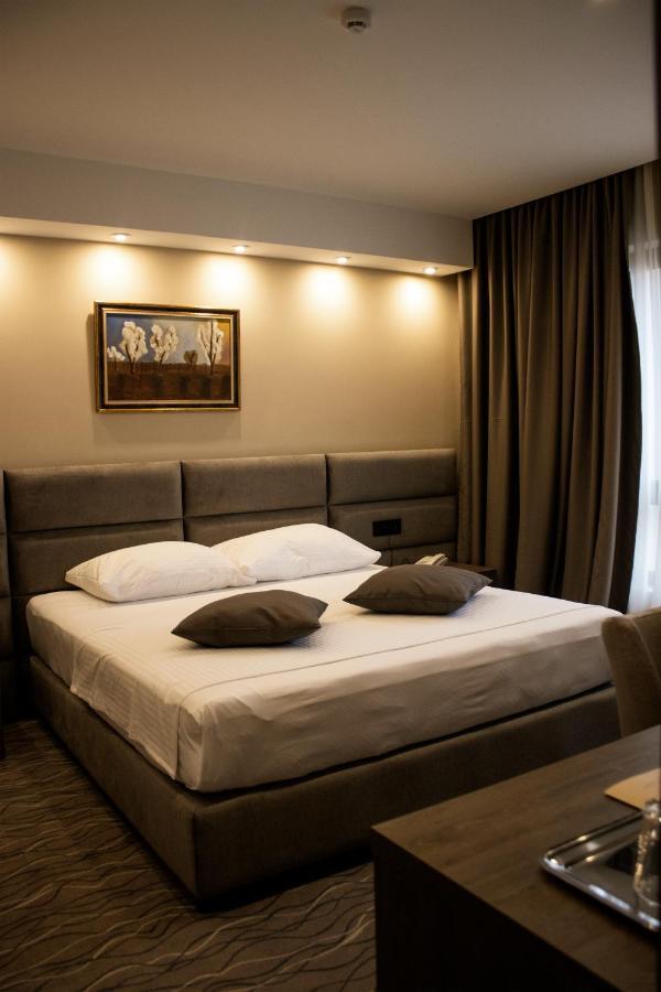 New Garni Hotel Filia Nova Pazova Екстериор снимка
