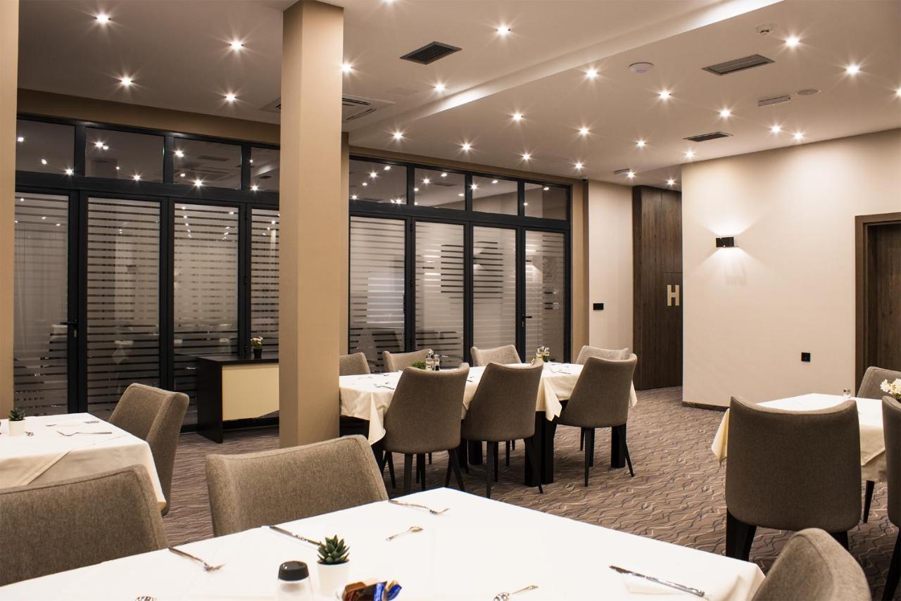 New Garni Hotel Filia Nova Pazova Екстериор снимка