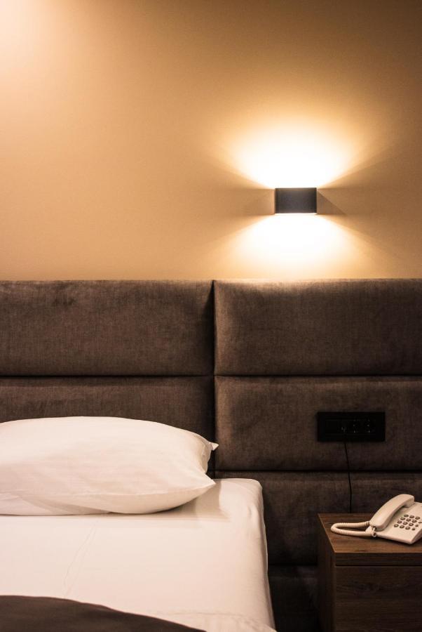 New Garni Hotel Filia Nova Pazova Екстериор снимка