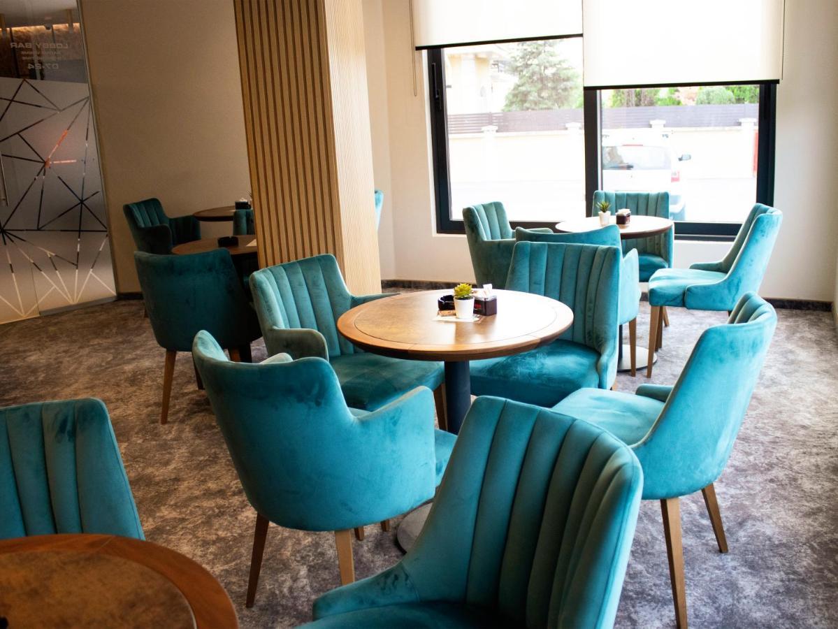 New Garni Hotel Filia Nova Pazova Екстериор снимка