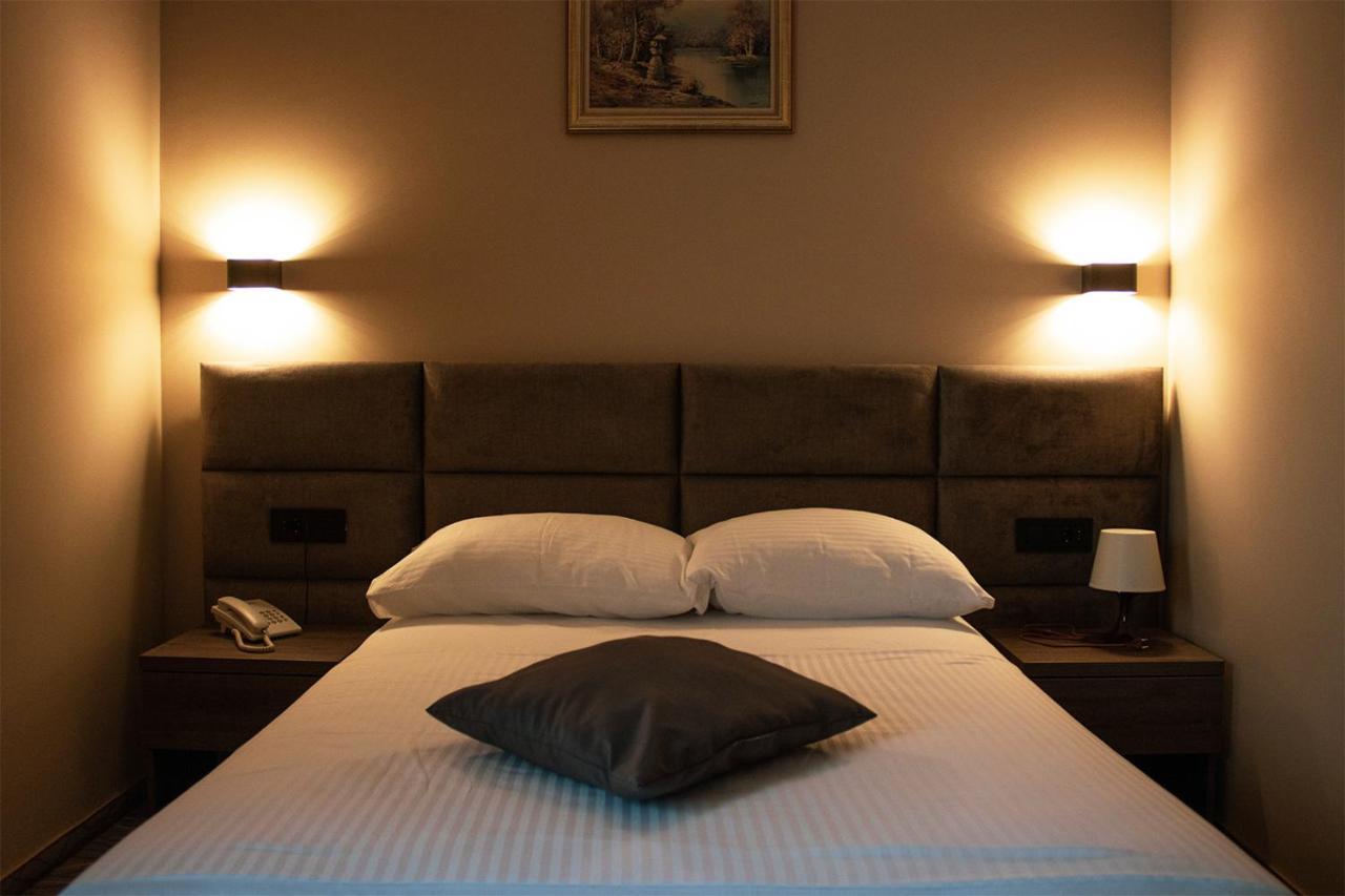 New Garni Hotel Filia Nova Pazova Екстериор снимка